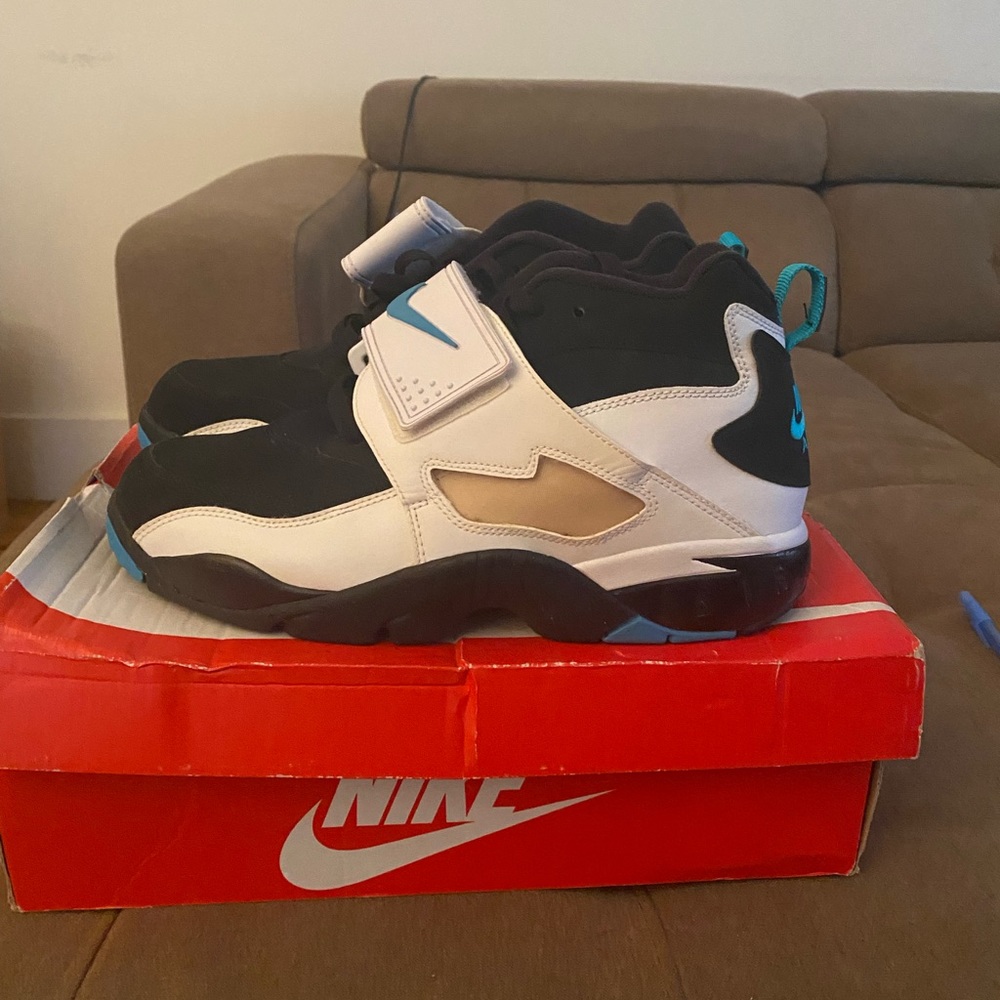 Air Diamond Turfs “Emerald” Deion Sander’s
